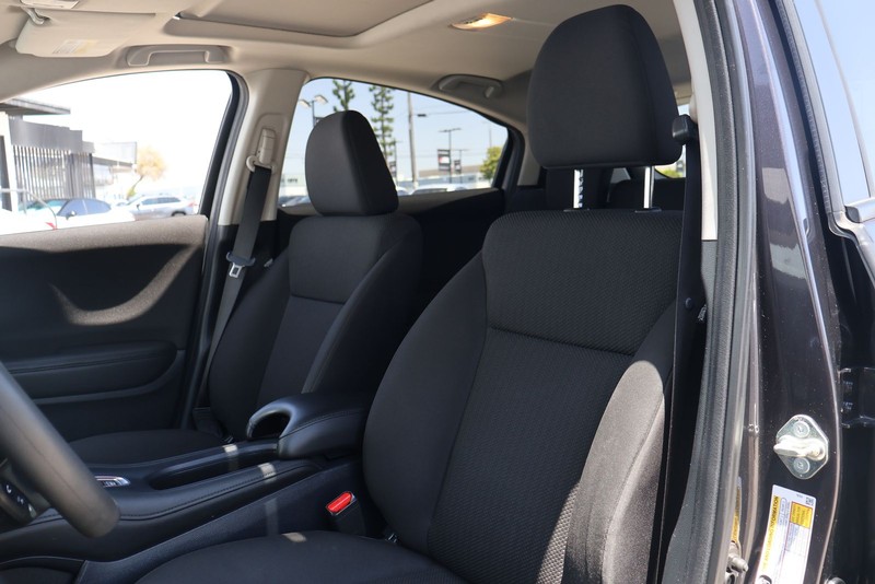 Honda HR-V Vehicle Full-screen Gallery Image 16