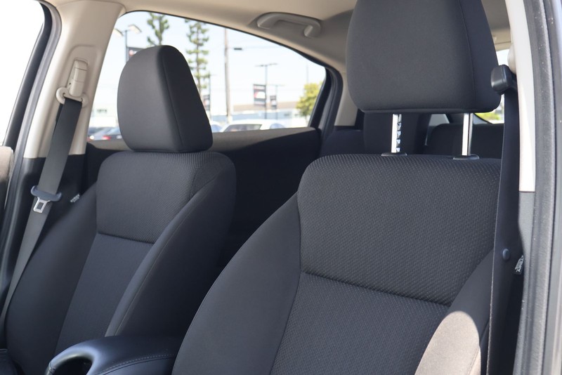 Honda HR-V Vehicle Full-screen Gallery Image 17