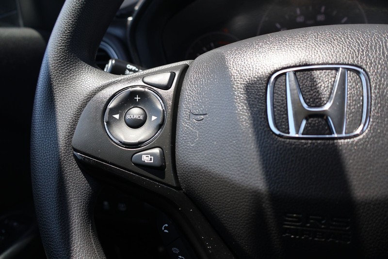 Honda HR-V Vehicle Full-screen Gallery Image 24