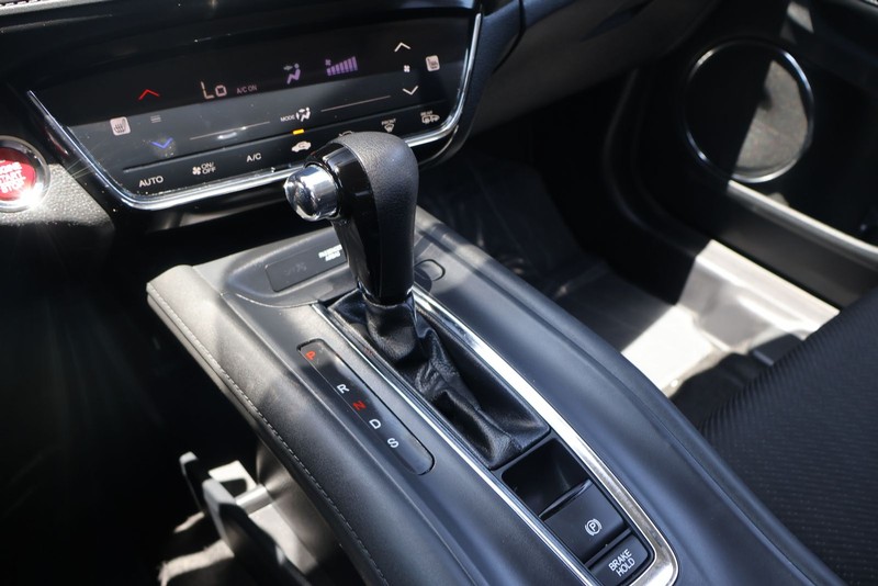 Honda HR-V Vehicle Full-screen Gallery Image 30