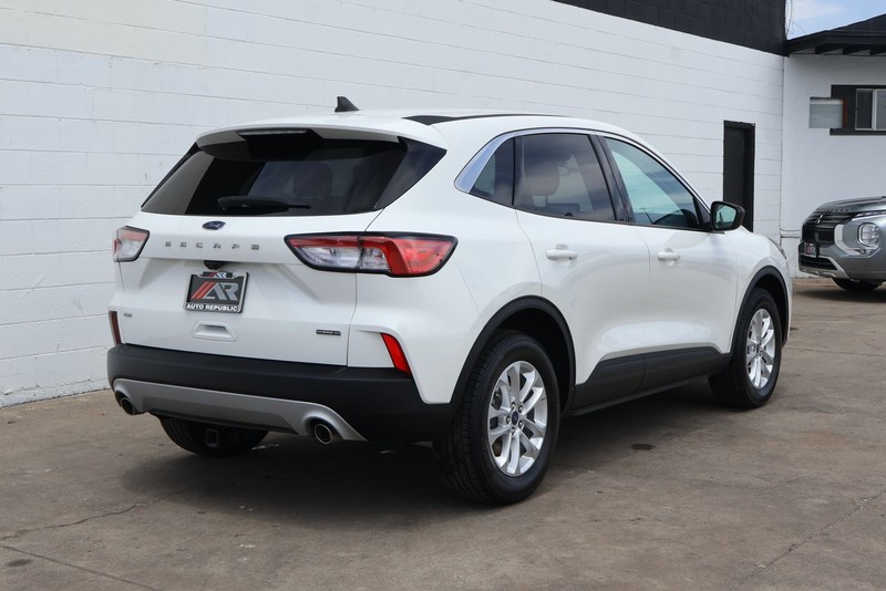 Ford Escape Vehicle Full-screen Gallery Image 05