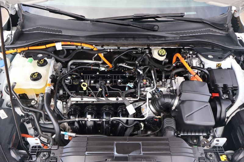 Ford Escape Vehicle Full-screen Gallery Image 12