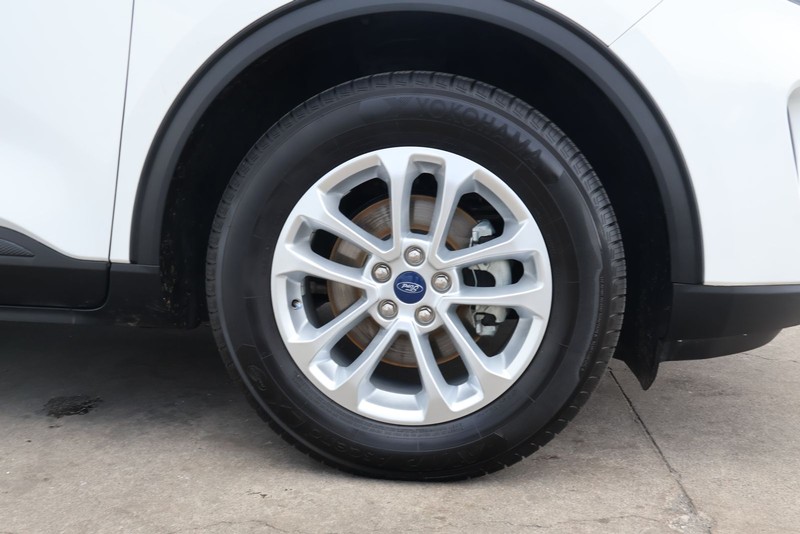 Ford Escape Vehicle Full-screen Gallery Image 13