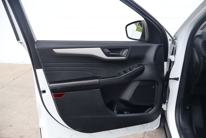 Ford Escape Vehicle Full-screen Gallery Image 14