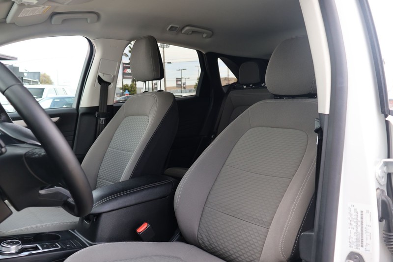 Ford Escape Vehicle Full-screen Gallery Image 16