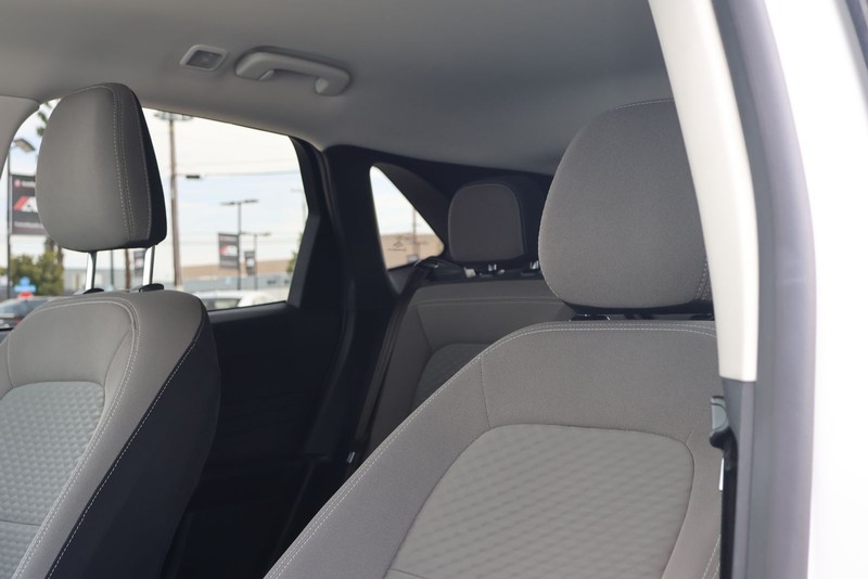 Ford Escape Vehicle Full-screen Gallery Image 17