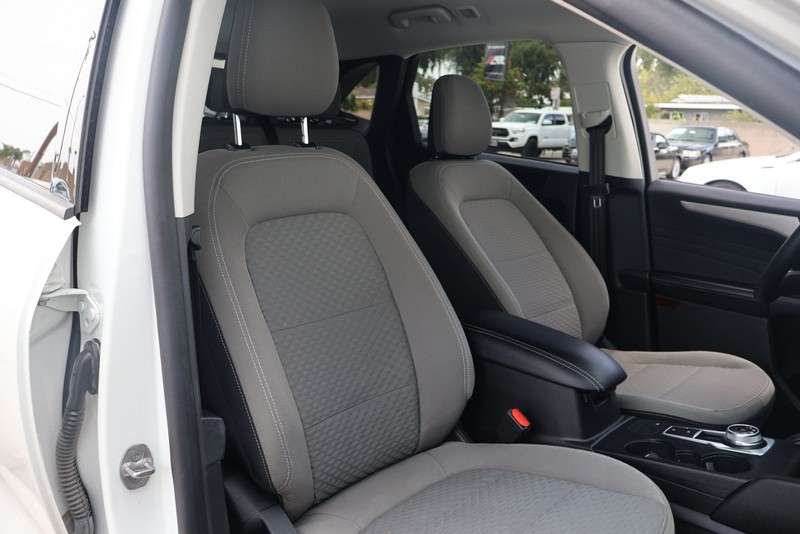 Ford Escape Vehicle Full-screen Gallery Image 19