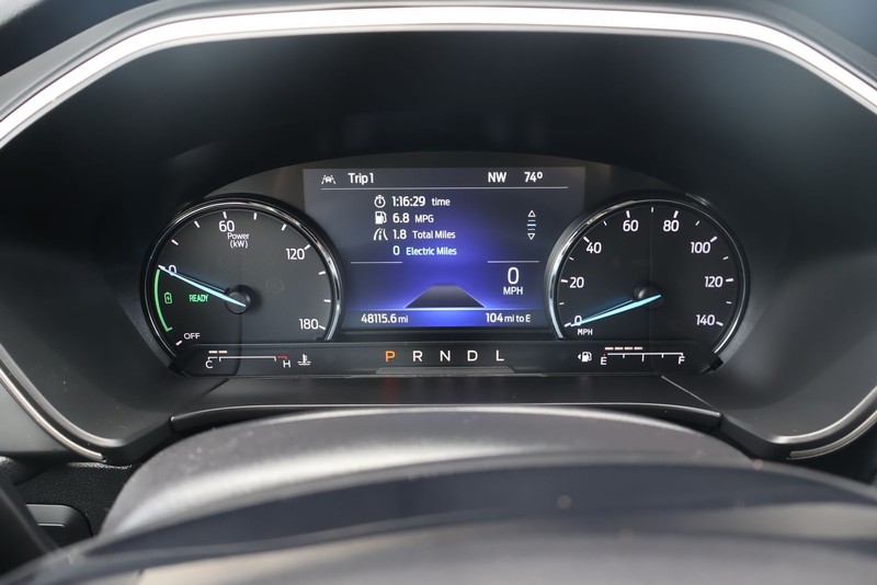 Ford Escape Vehicle Full-screen Gallery Image 22