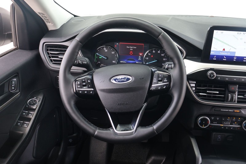 Ford Escape Vehicle Full-screen Gallery Image 23