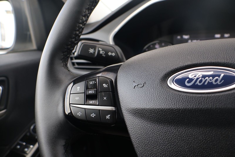 Ford Escape Vehicle Full-screen Gallery Image 24