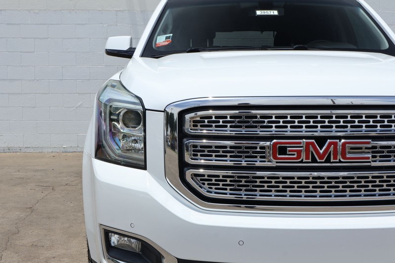 GMC Yukon Vehicle Full-screen Gallery Image 03