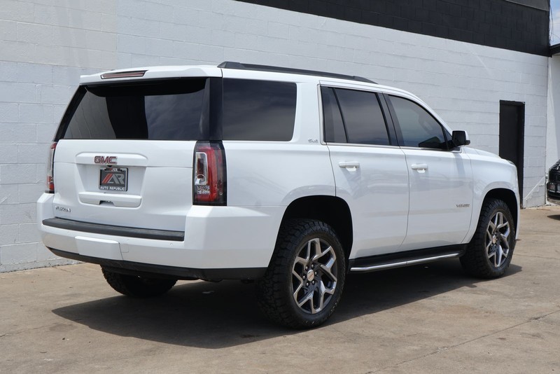GMC Yukon Vehicle Full-screen Gallery Image 05