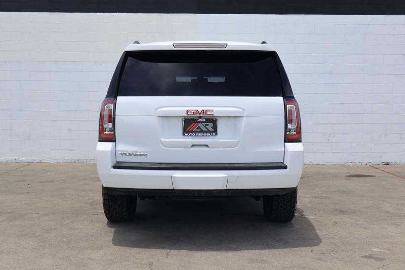 GMC Yukon Vehicle Full-screen Gallery Image 06