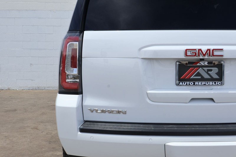 GMC Yukon Vehicle Full-screen Gallery Image 07