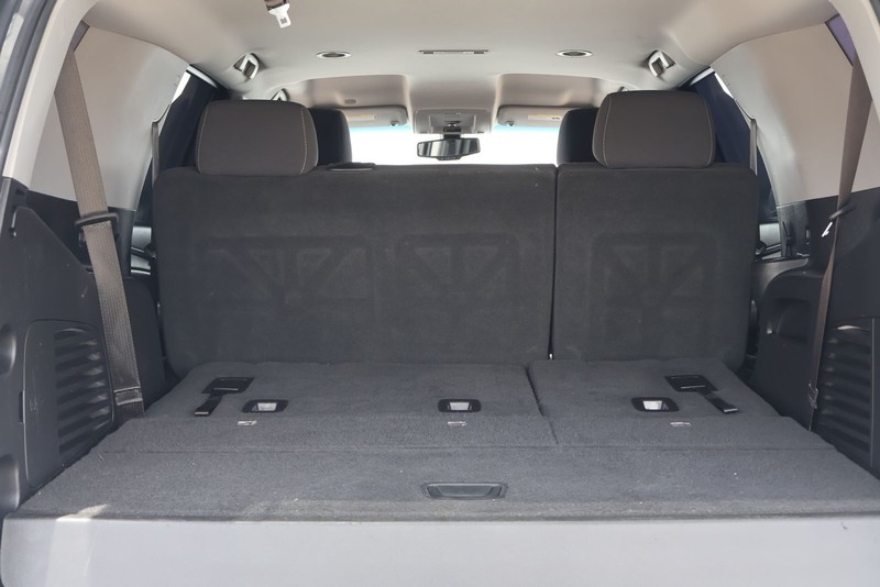 GMC Yukon Vehicle Full-screen Gallery Image 08