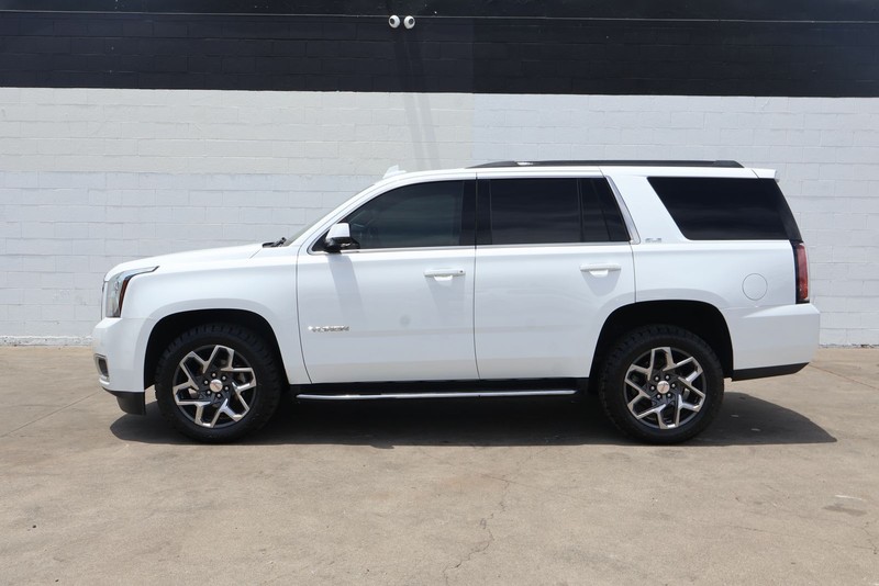 GMC Yukon Vehicle Full-screen Gallery Image 10