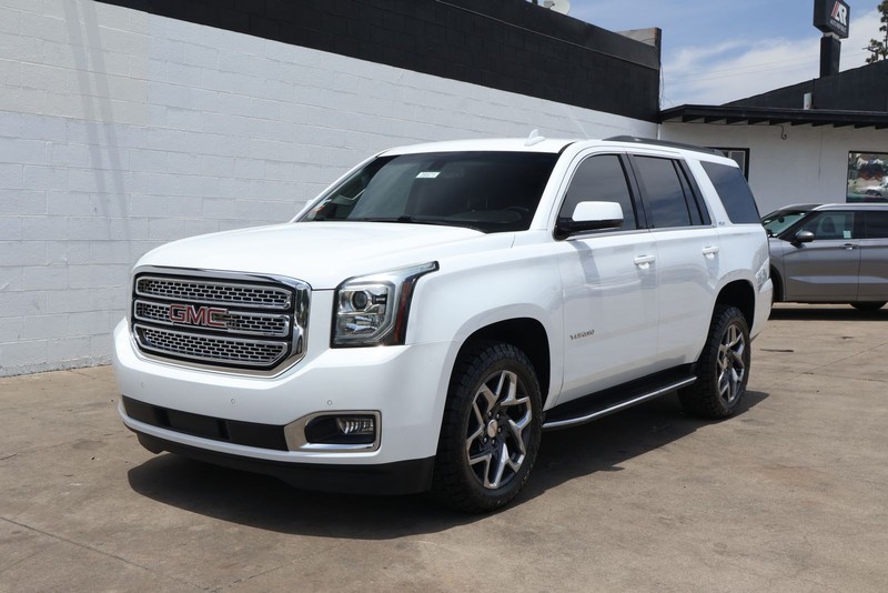 GMC Yukon Vehicle Full-screen Gallery Image 11