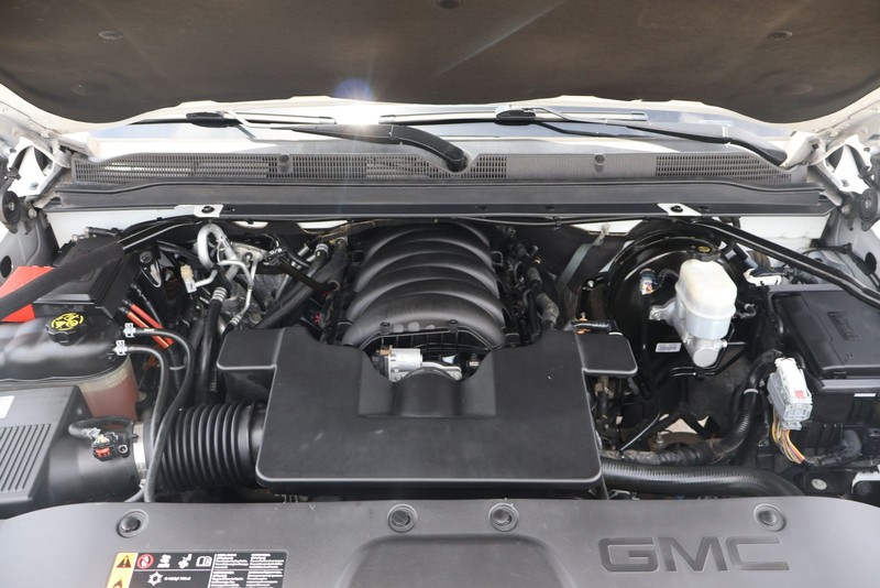 GMC Yukon Vehicle Full-screen Gallery Image 12
