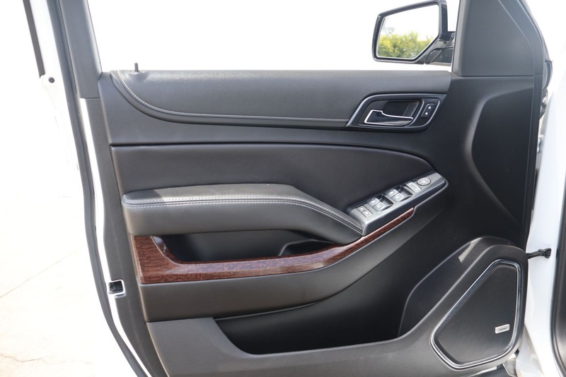 GMC Yukon Vehicle Full-screen Gallery Image 14
