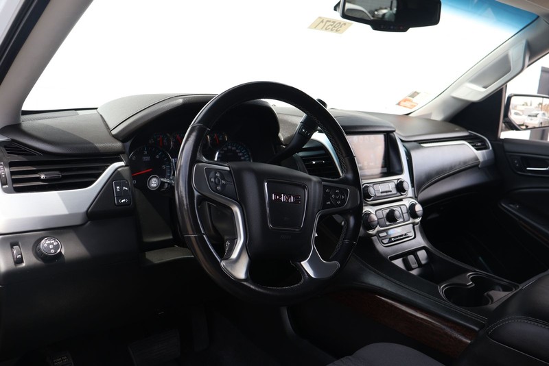 GMC Yukon Vehicle Full-screen Gallery Image 15