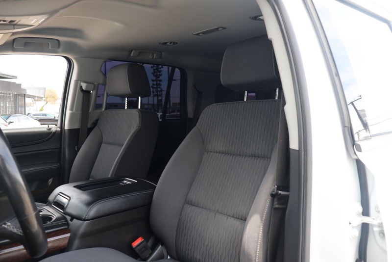 GMC Yukon Vehicle Full-screen Gallery Image 16