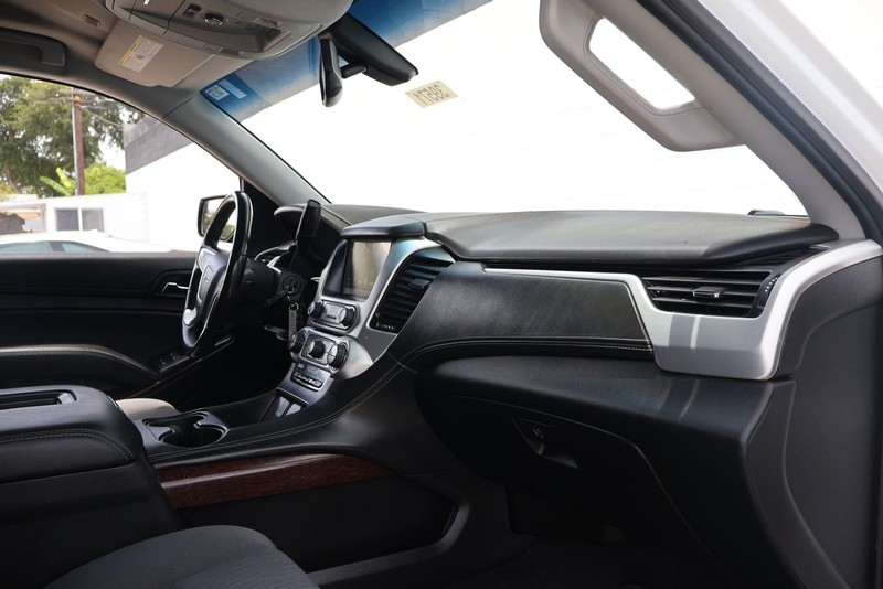 GMC Yukon Vehicle Full-screen Gallery Image 18