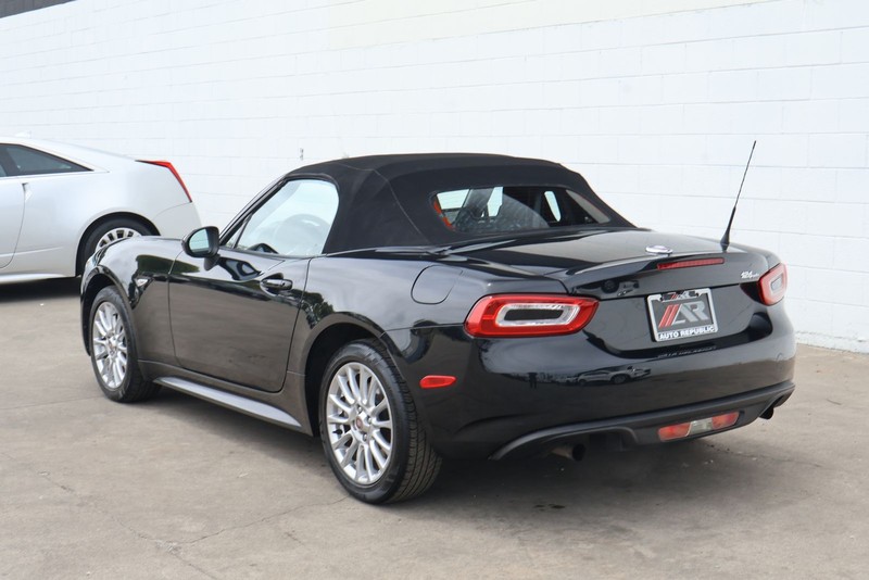 FIAT 124 Spider Vehicle Full-screen Gallery Image 09