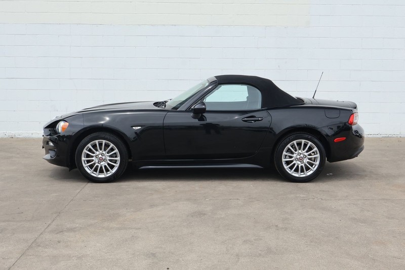 FIAT 124 Spider Vehicle Full-screen Gallery Image 10