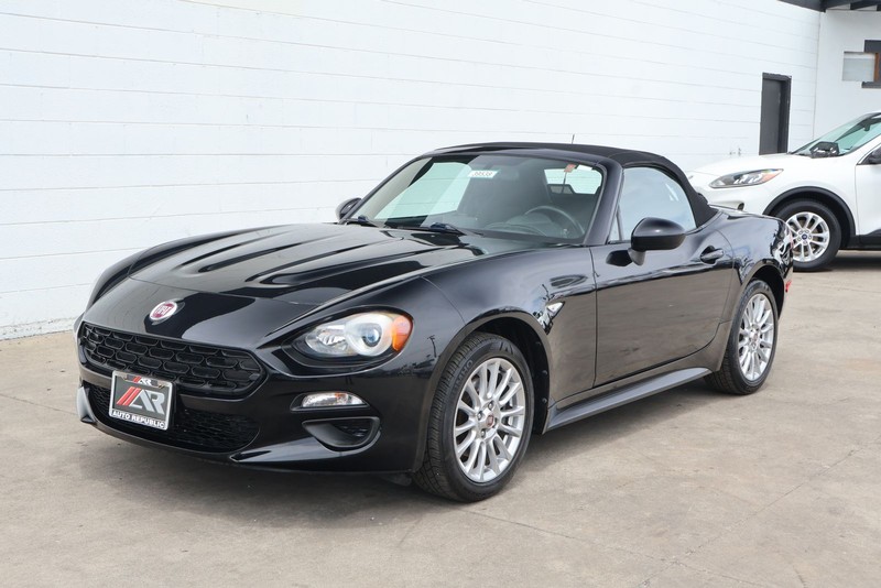 FIAT 124 Spider Vehicle Full-screen Gallery Image 11