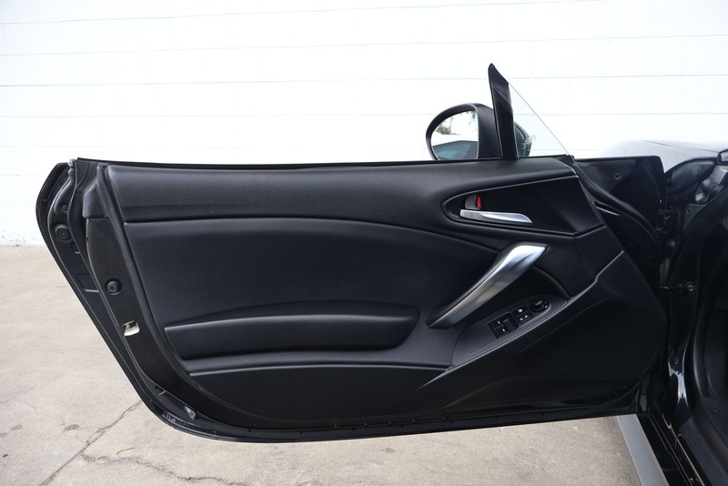 FIAT 124 Spider Vehicle Full-screen Gallery Image 14