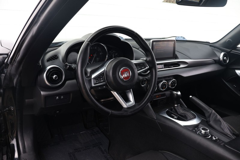 FIAT 124 Spider Vehicle Full-screen Gallery Image 15