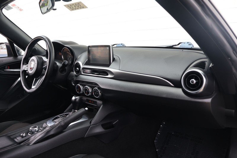 FIAT 124 Spider Vehicle Full-screen Gallery Image 18
