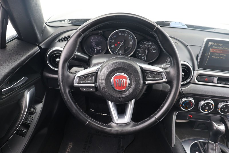 FIAT 124 Spider Vehicle Full-screen Gallery Image 22
