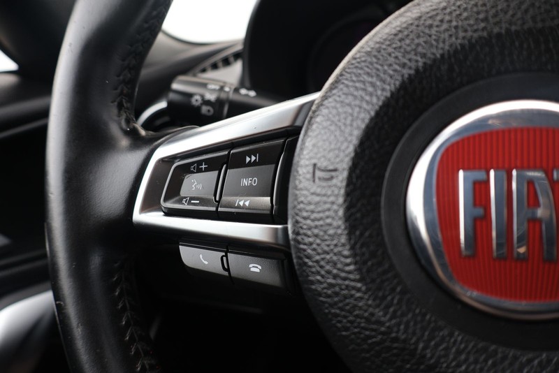 FIAT 124 Spider Vehicle Full-screen Gallery Image 23