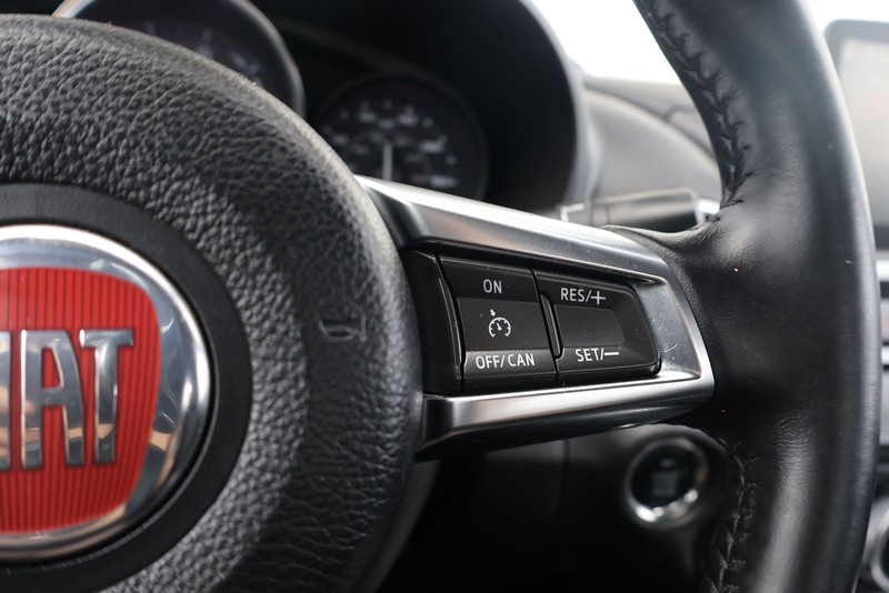 FIAT 124 Spider Vehicle Full-screen Gallery Image 24