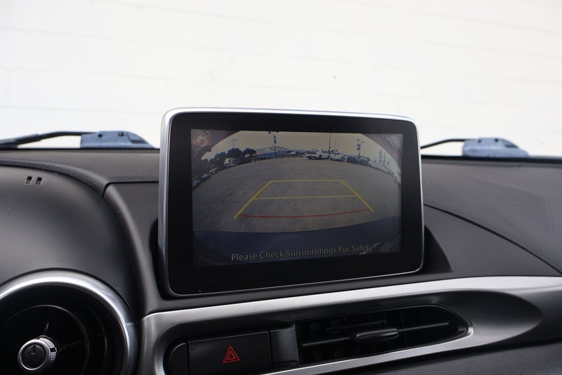 FIAT 124 Spider Vehicle Full-screen Gallery Image 26