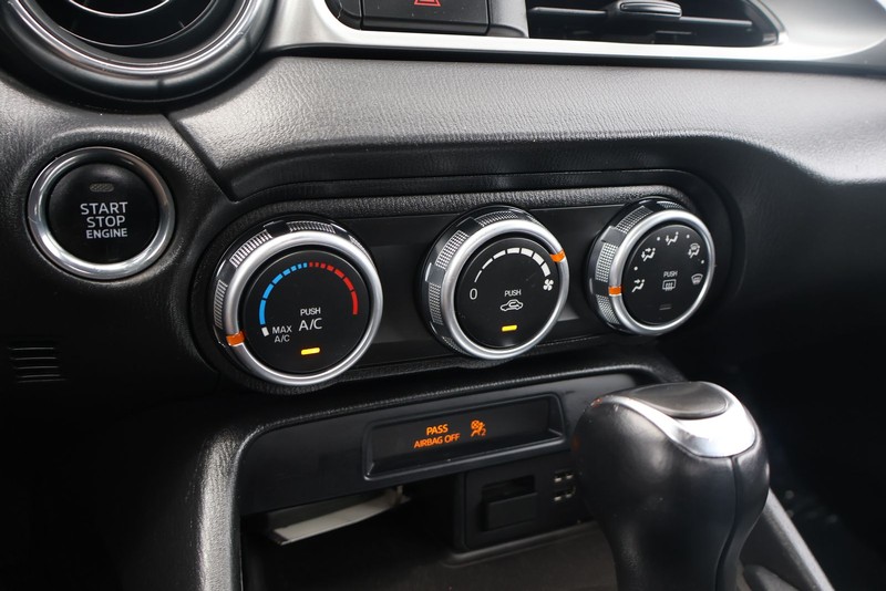 FIAT 124 Spider Vehicle Full-screen Gallery Image 27