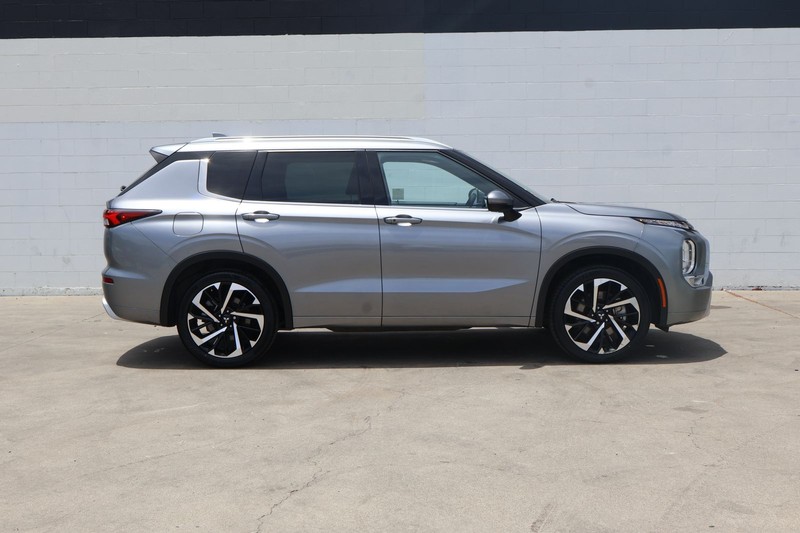 Mitsubishi Outlander Vehicle Full-screen Gallery Image 04