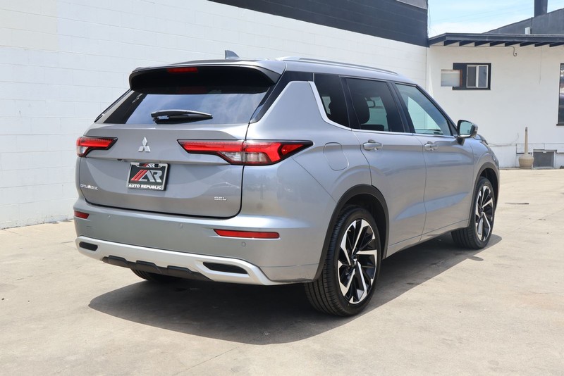 Mitsubishi Outlander Vehicle Full-screen Gallery Image 05