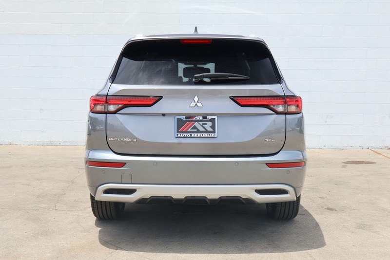 Mitsubishi Outlander Vehicle Full-screen Gallery Image 06
