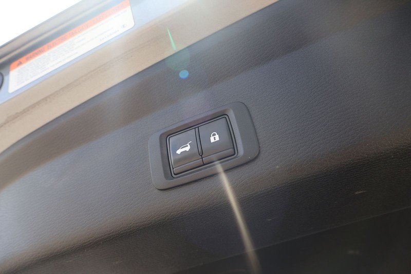 Mitsubishi Outlander Vehicle Full-screen Gallery Image 09