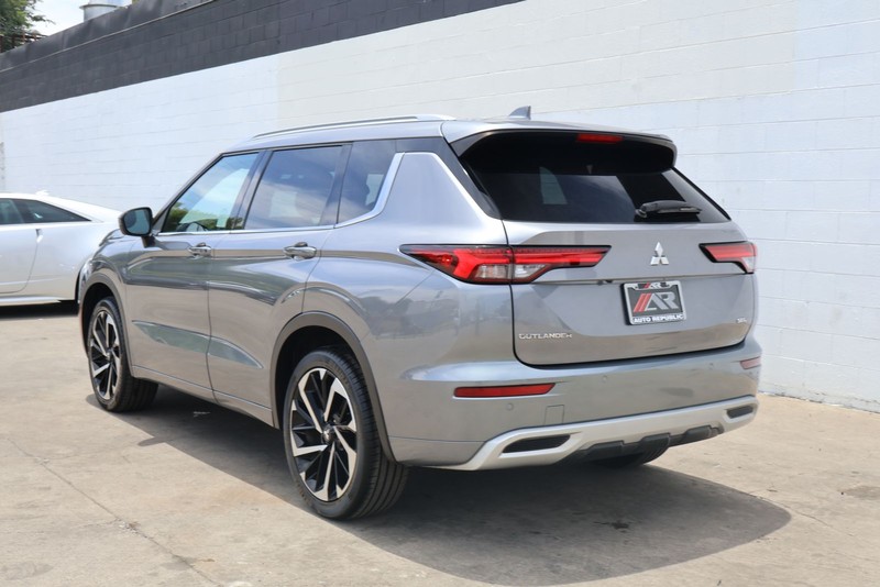 Mitsubishi Outlander Vehicle Full-screen Gallery Image 10