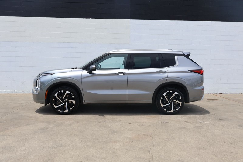 Mitsubishi Outlander Vehicle Full-screen Gallery Image 11