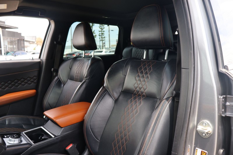 Mitsubishi Outlander Vehicle Full-screen Gallery Image 17