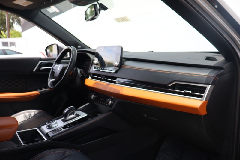 Mitsubishi Outlander Vehicle Full-screen Gallery Image 19