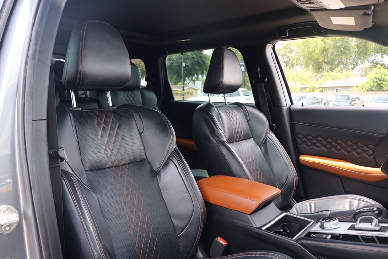Mitsubishi Outlander Vehicle Full-screen Gallery Image 20
