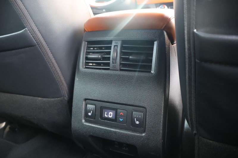 Mitsubishi Outlander Vehicle Full-screen Gallery Image 23