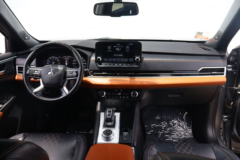 Mitsubishi Outlander Vehicle Full-screen Gallery Image 24