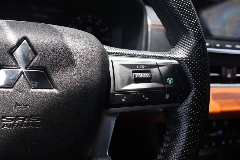 Mitsubishi Outlander Vehicle Full-screen Gallery Image 28