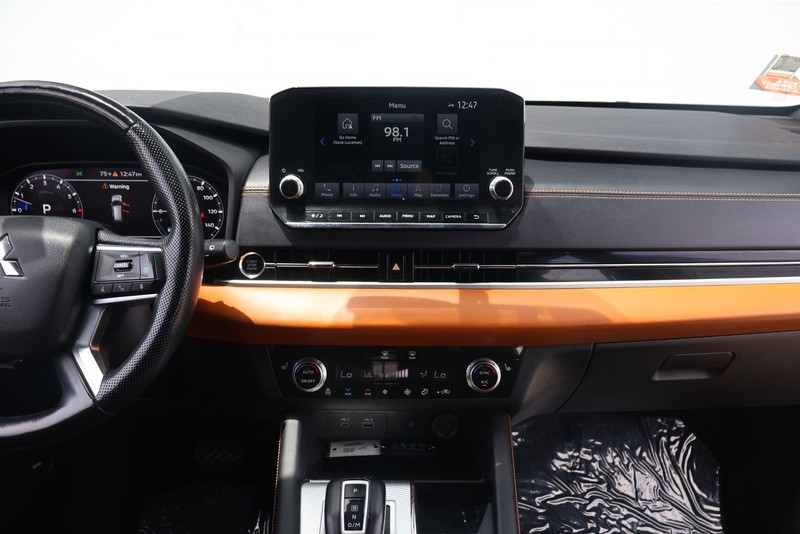 Mitsubishi Outlander Vehicle Full-screen Gallery Image 29